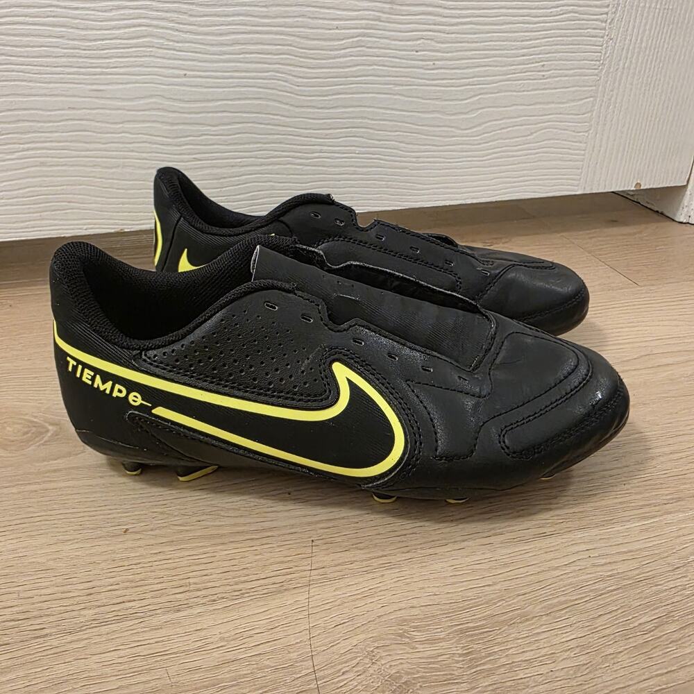 Nike Boys Black Green Tiempo Legend 9 Sports Outdoor Soccer Cleats Size 4.5 - Picture 2 of 7